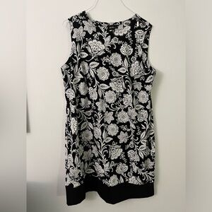 Size 18 Black and White Dress with Zipper Detail